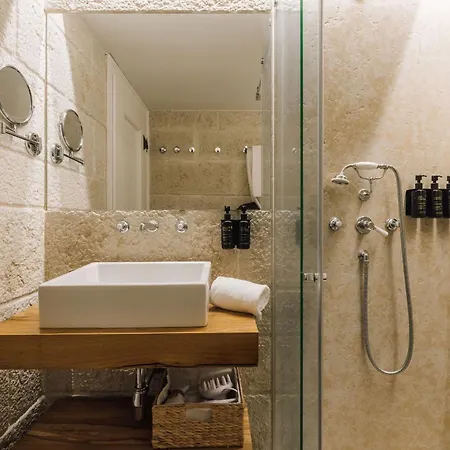 Ando Living - Corpo Santo House